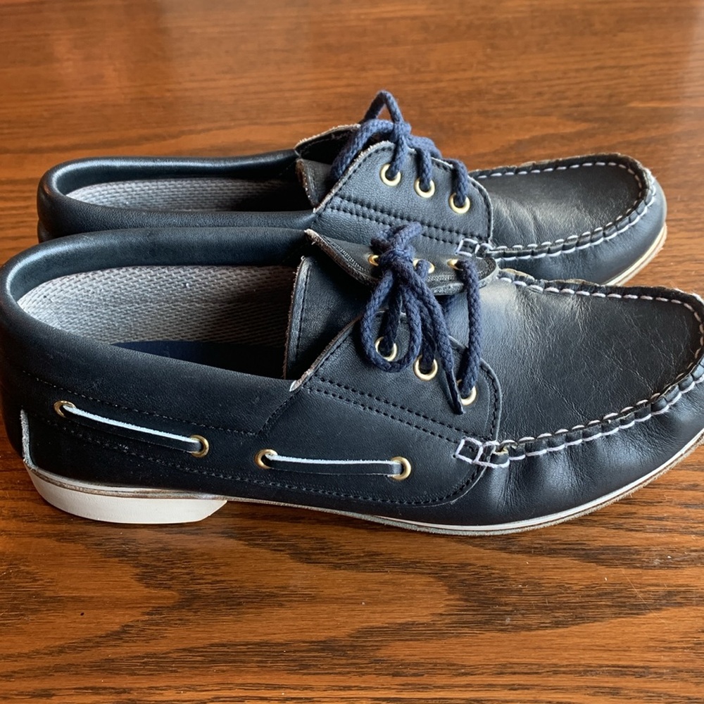 Vintage Endicott Johnson navy leather with white soles topsider shoes EUC